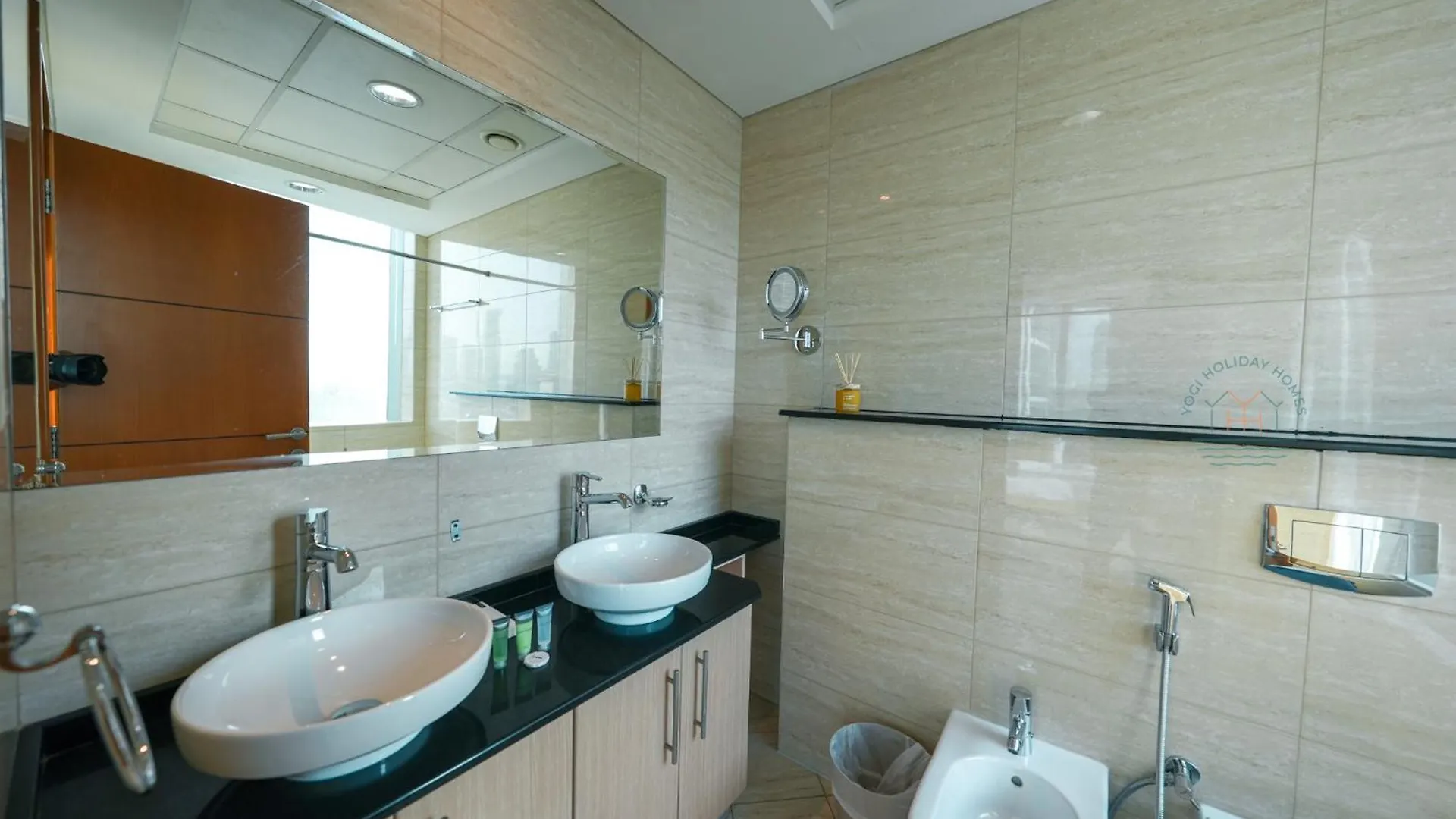 Apartment Elite 3Br Retreat - City Lights & Marina Bliss Dubai